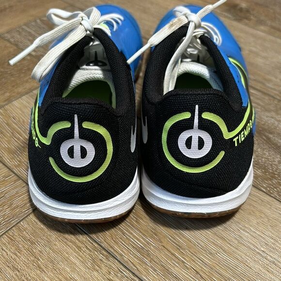 Nike Tiempo Indoor Soccer Shoes - Picture 6 of 8